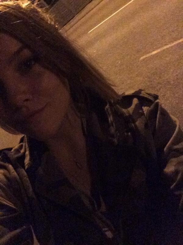 ZandraSCs's tweet photo. Vad gör man inte för en donk mitt i natten? 🍔🍟 http://t.co/gnoL6Op74e