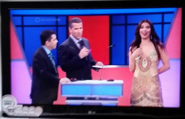 laguzmandeLA's tweet photo. Mi amigo @Carlosespejel en #100LatinosDijeron con @marcoregil y la guapa @Roselyn_Sanchez 👍👍👍👍 http://t.co/YxXPY3WnPj