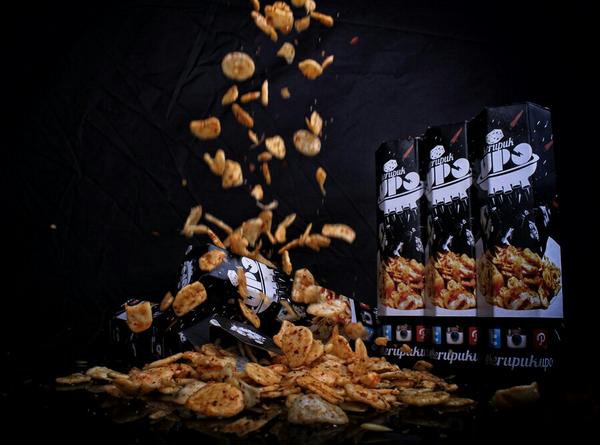 Inilah kemasan Baru <a href="/kerupukupo/">Kerupukupo#BikinKepo</a> isi lebih banyak harga tetap 8 k :)
#kemasanBaru #kerupukupoBikinKepo