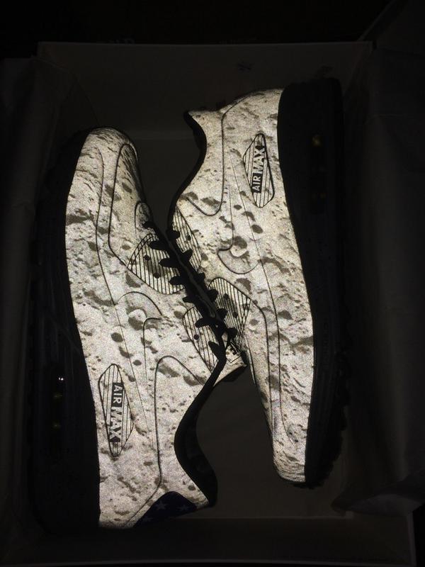 BCAIN241's tweet image. Nike Air Max 90 Lunar "Moon Landing" Size 10 DS $450 shipped OBO
RT please @iNeedKicks @IcySoleOnline @FoamWright