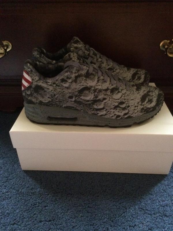 BCAIN241's tweet image. Nike Air Max 90 Lunar "Moon Landing" Size 10 DS $450 shipped OBO
RT please @iNeedKicks @IcySoleOnline @FoamWright