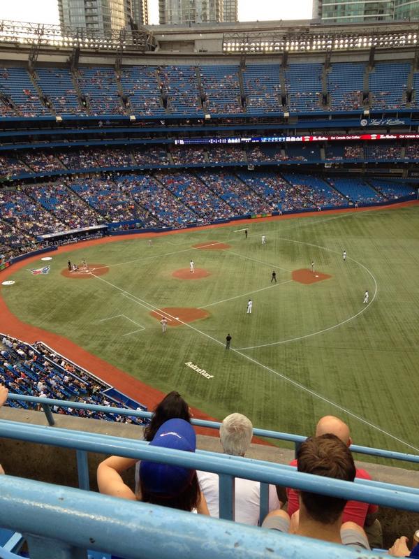 905Foodie's tweet photo. Enjoying the game! Thanks @BookItSports #BlueJays http://t.co/q50Kw4PtE3