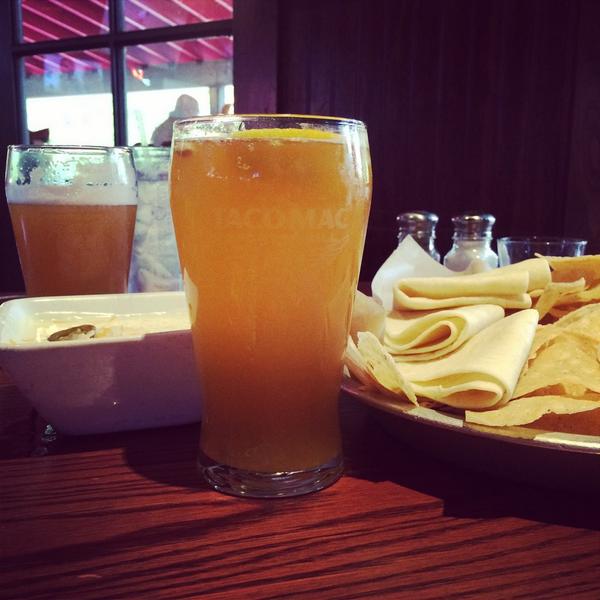 linsey2202's tweet image. All this good music they're playing at Taco Mac, I don't know what I want to listen to on my way home! #adultissues