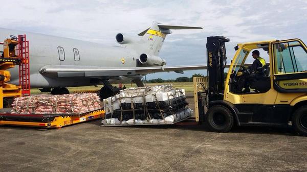 mindefensa's tweet photo. Boeing 727 @FuerzaAereaCol llevó 20 ton de ayudas a #PtoInirida #Guainía a la población afectada por inundaciones http://t.co/fg2cuIrNwV