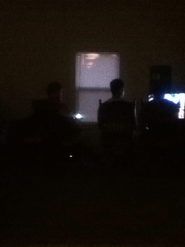 NW_OhioCountry's tweet photo. First pic: 730pm
Second pic: 9pm
#GamerCentral #Zombies #OnlyTv #fml http://t.co/qUOJvnLT2U