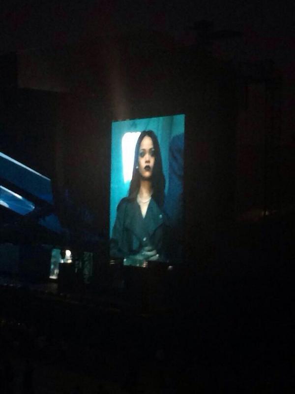 The Monster Tour: Rihanna & Eminem BufFEVsIYAAjn_o