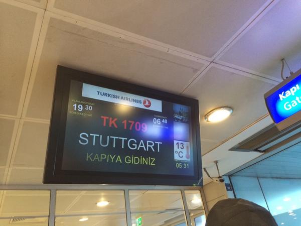 #thy 17:00'den beri havalimanındayız.uçağımız 19:30'da stuttgart'a havalanacaktı.an itibariyle saat 06:35 muhatap yok