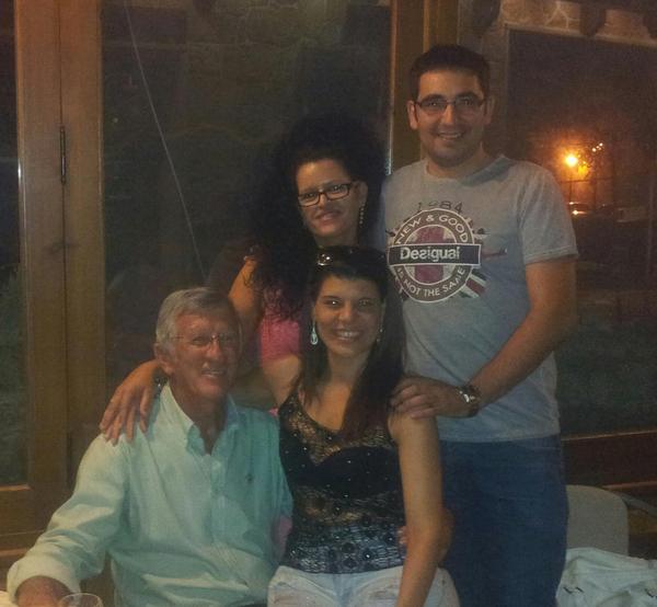 RRocioDuran's tweet photo. Una compañía perfecta esta noche! Buenos amigos! http://t.co/cz51bbMHjW