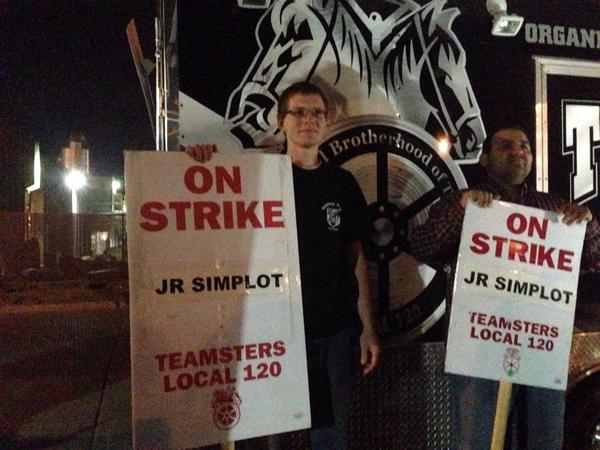uneditedmedia's tweet photo. @joedwyer1954 teamster strike at simplot u mentioned here's a foto from our visit http://t.co/dQISeZYMgj