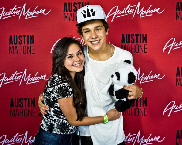 aubrionnacer's tweet photo. Austin your so photogenic(:
I loved meeting you and i hope to again soon!
@AustinMahone
#austinmahone #marrymeaustin http://t.co/nH4RAvskz4