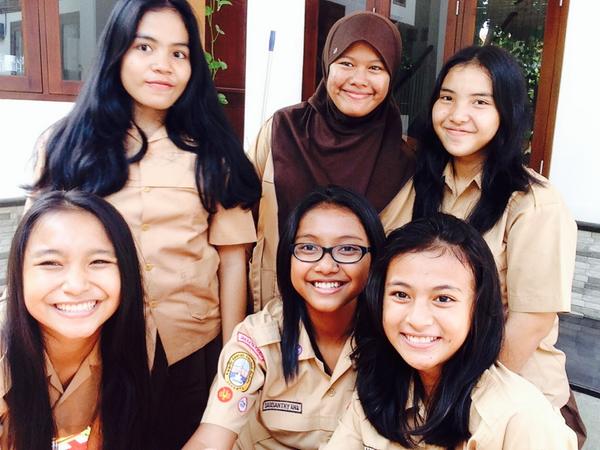 nilam_pawening's tweet photo. @anindsrr @skylersaurusrex @cindylrsa28 @syifasah @sausanthi_ana http://t.co/oJIJrsz6l8