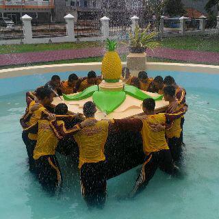 PPIPrabumulih's tweet photo. &amp;quot;Kalian yg cowok cepat masuk ke kolam, buat lingkaran nyanyi lagu syukur!&amp;quot; http://t.co/zg59n7BSyw