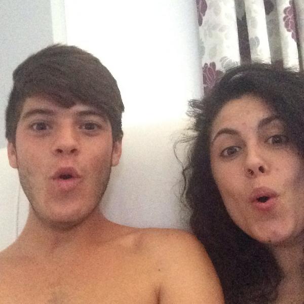 JoseeAntoniio10's tweet photo. Haciendo un poco los payasos @RosaTm92 y yo uuuuuuuuuuuuuuu carallooooooooo!!! Jajajajajaa ✌️✌️ http://t.co/PyEjf3v4Xt