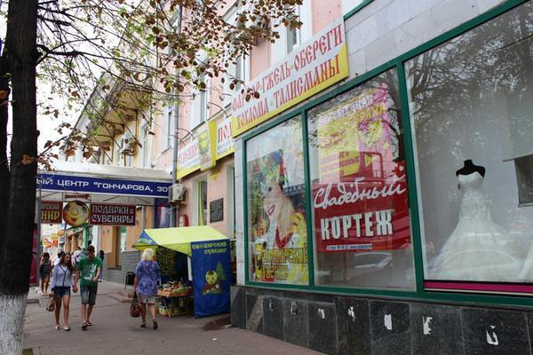 ulpressa's tweet photo. Бездуховная семинария. Исторические здания Ульяновска все еще изуродованы рекламой http://t.co/8LcYyIQMgD http://t.co/BKq9jAljQW