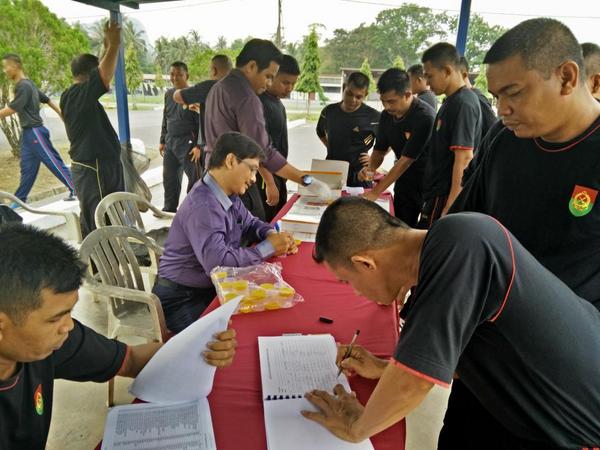 AADKPsUtara's tweet photo. Program urin di Kem Rejimen 504 , Bukit Ketri,Beseri Perlis. http://t.co/eL2I06quqx