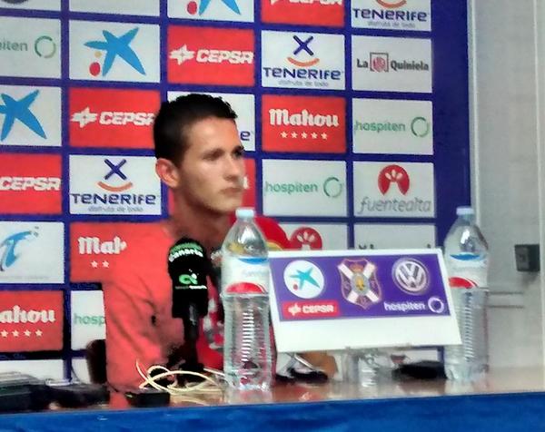 radioclubSER's tweet photo. Jorge Sáenz: "Todo va fenomenal. La adaptación al vestuario ha sido genial". http://t.co/r5AfMaNaC4