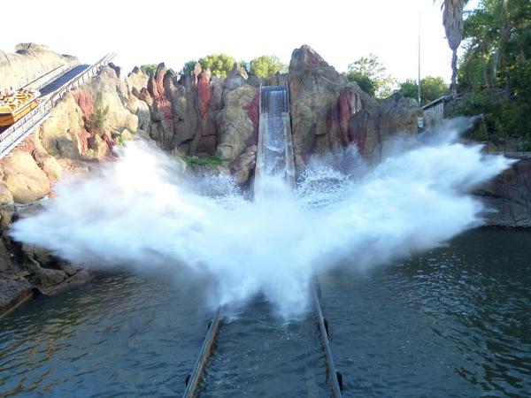 silvieta90's tweet photo. Perfecte dia al teu costat en port aventura @charlybrownd I LOVE YOU NENE http://t.co/9Qz0iQHbqP