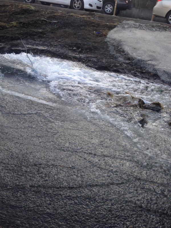vidriointerior's tweet photo. Gran cantidad de agua en área de ojo de agua http://t.co/SGGp90uzPl