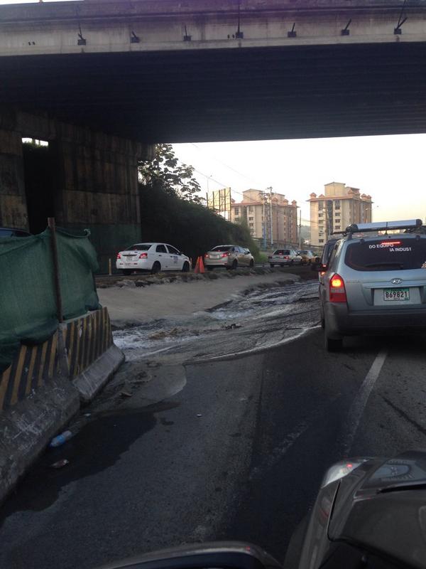 vidriointerior's tweet photo. Gran cantidad de agua en área de ojo de agua http://t.co/SGGp90uzPl