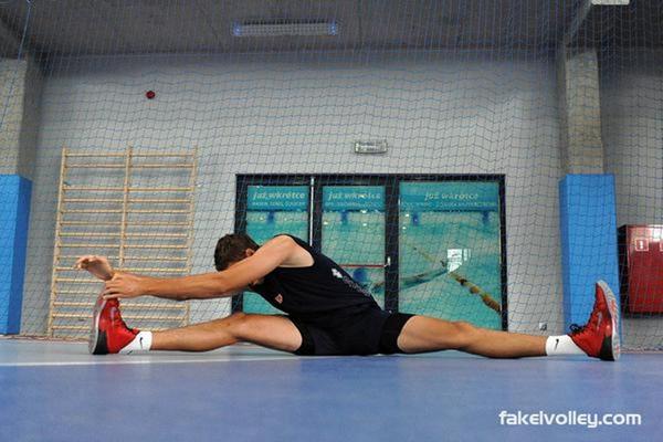 WofVOLLEY's tweet photo. RUS M: Look at #Samoilenko strech! (PHOTO) http://t.co/WoP4YABlS7 #russia #volleyball http://t.co/G1PkYN5xGF