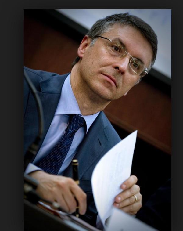 lucioalessio's tweet photo. Sappia il dott. Cantone che il suo ruolo non consiste (Romeo o non Romeo) nel IV grado di giudizio dopo la Cassazione http://t.co/Hb4DHT6NOQ
