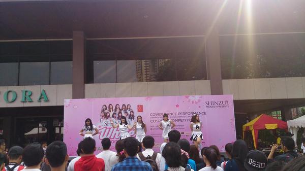 Kece nih dance cover apink <a href="/Sweetpink_dc/">Sweet Pink</a>  di mini stage #ShinzuiWhiteConcert