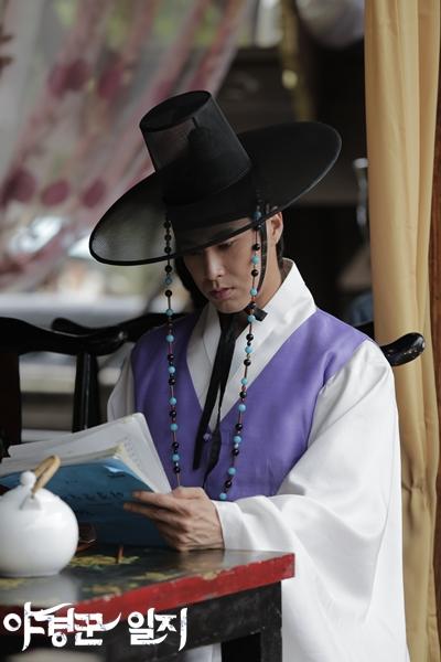 BugOe_sCYAAuzSn.jpg:large