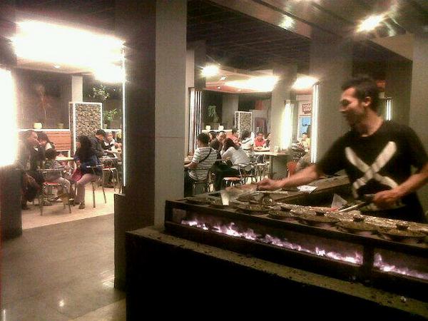 gagan_dirty's tweet photo. Surabi Imut..jl.setiabudi no:194 Bandung http://t.co/OBtkZnDii2