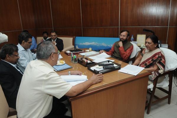 PrakashJavdekar's tweet photo. We r giving more powers to states;Policy based decisions to facilitate #Envprotection & #Development @anandibenpatel http://t.co/fVJ9Wb4s8U