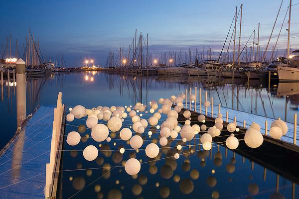 designboom's tweet photo. luminous lanterns form sensual wave in la grande motte, #france http://t.co/MEE4e78WGf http://t.co/zRgFWh1TWb