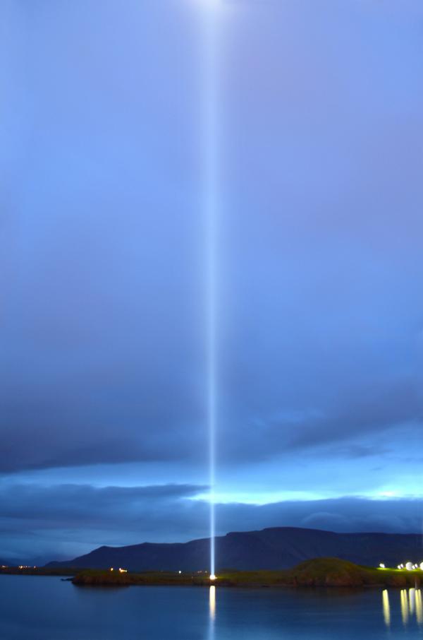 yokoono's tweet photo. IMAGINE PEACE TOWER @IPTower 3am 8/8/14. All we are saying is #GivePeaceAChance love, yoko http://t.co/lL6L8EuSD6