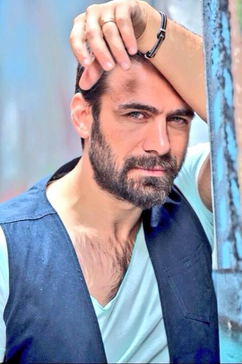 Bu aksam; (cuma) "Ataşehir Mey" Rez: 02165742642 - 05357996065