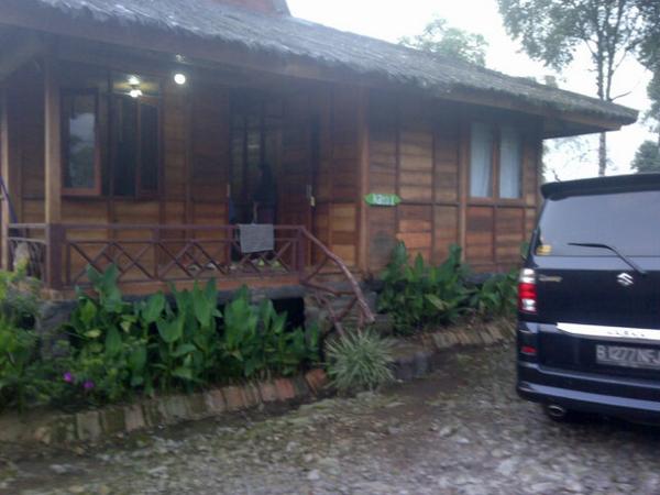 raydeni02's tweet photo. Villa kayu....ciwidey http://t.co/K0Ah2A3E2Q