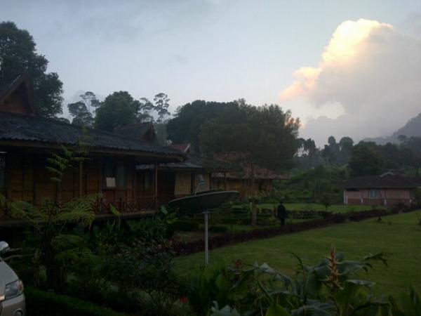 raydeni02's tweet photo. Villa kayu ciwidey http://t.co/oYSnfmVDYm