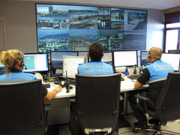 PuertoAlgeciras's tweet photo. Excelente el trabajo realizado por la plantilla de la APBA en el Puerto de #Algeciras el pasado findsemana #OPE2014 http://t.co/kYrFDwfI8x
