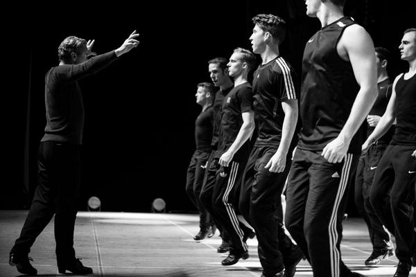 aikenpromotions's tweet photo. Great shot of @MichaelFlatley working with the cast on new choreography for @lordofthedance #DangerousGames http://t.co/WD8LNzCStc