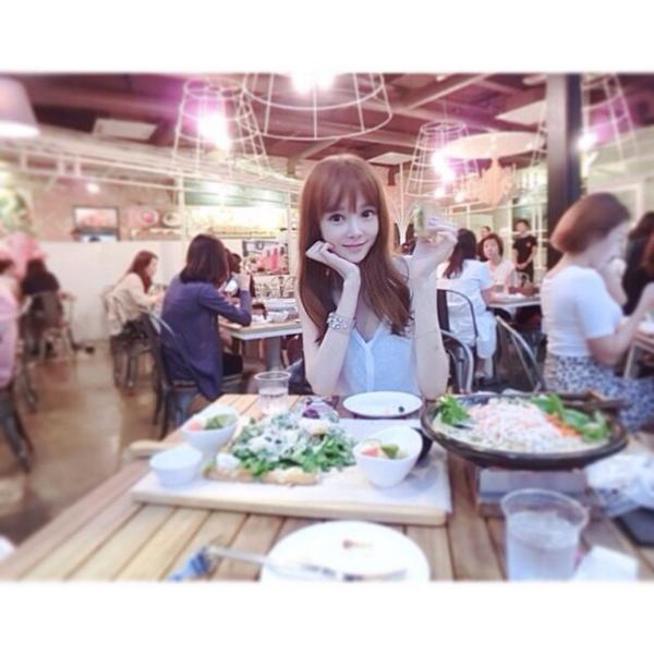 qyojin's tweet photo. #qyojin
#말랑말랑이 😁😁 나요즘 넘넘넘 잘먹어 ~~~ 👏👏 #얼스타그램 🙈 http://t.co/mohjWwuUp3