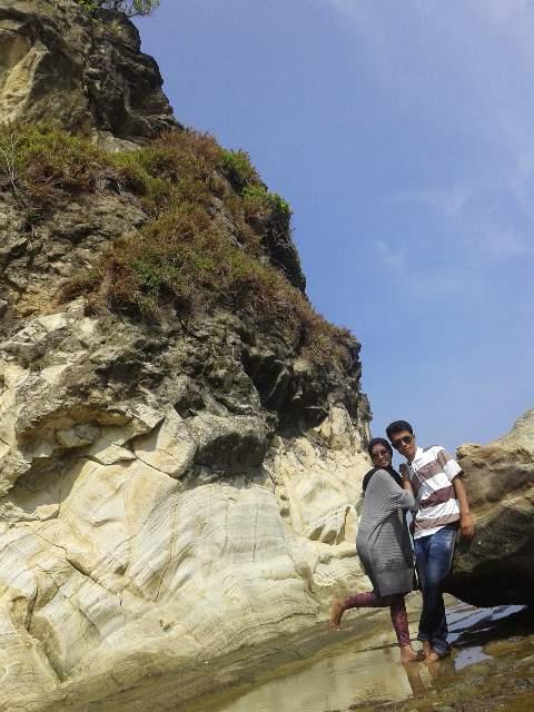 PuPhoe's tweet photo. Tanjung layar beach @sawarna with my husband http://t.co/ZhfW7iXf5o