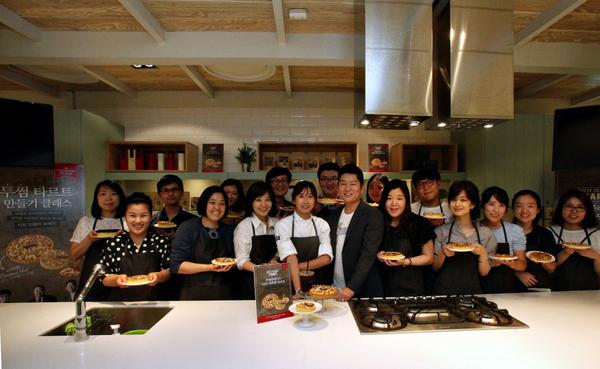 [투썸 타르트 클래스 현장 추가공개]강레오 심사위원과 함께한 시간! 참가자들이 만든 타르트만큼 달콤하고 화기애애했던 현장 분위기를 모아서! 전해드립니다~현장스케치 더보기▶goo.gl/Qd3p1s