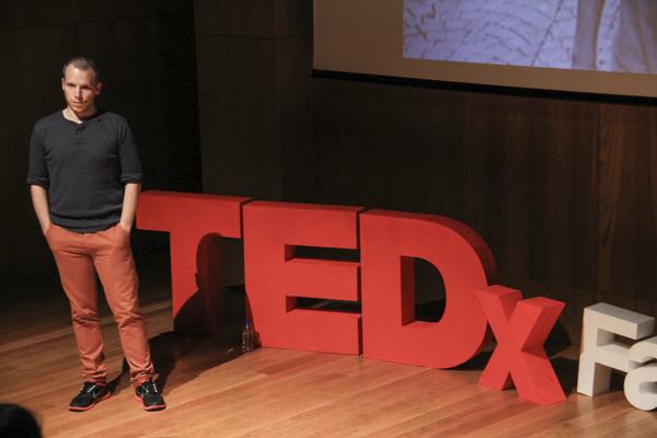 HackersofPRTGL's tweet photo. Check out the opening story of @Fernand0Moreira at http://t.co/EZProKuMC2 http://t.co/J6860QbEWh