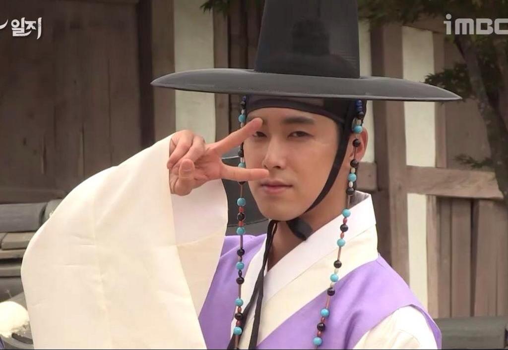 BugwwodCIAEnFZq.jpg:large