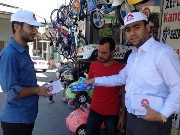KenanAcar63's tweet photo. Yıldız meydanı esnafına broşür dağıtımı yapıyoruz @farukbydilli @buyukfirat63 @egilmezyusuf @bayuludag http://t.co/MQGXnJ5Zzw”