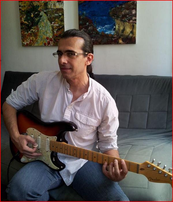dizzydjinn's tweet photo. With my 19 years old @Fender ... For more decades ! :) http://t.co/3NXXXWS3bh