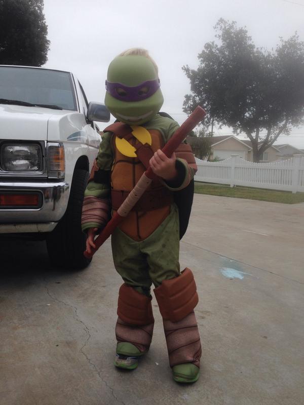 austinplotnik's tweet photo. Super excited to watch #TMNTmovie with one of the real ninjas! http://t.co/1sWpPtTj4a
