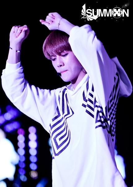 knockknock0408's tweet photo. [DL] 140802 SEHUN cr.SUMMON_9P
LINK >> http://t.co/uWG2DRM7ZZ http://t.co/c9OKJHRG7s