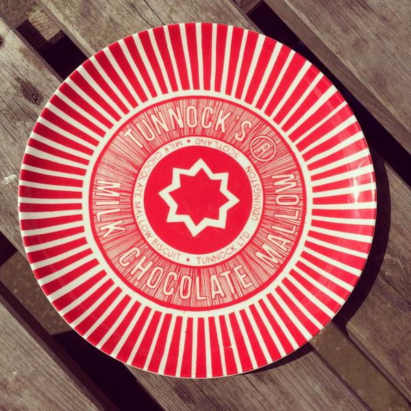 gilliankyle's tweet photo. Sneak peek for you lovely tweeters - new Teacake Wrapper plates will be landing v soon. *excited* #tunnocks #teacake http://t.co/yzFbKCydFM
