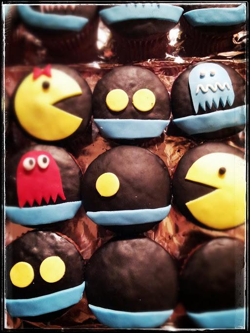 gasfirane's tweet photo. #muffin di compleanno #8bit, molto #vintage ... scelta bizzarra per un ggiovane (dentro) come me :) http://t.co/ZfvCzSYg1r