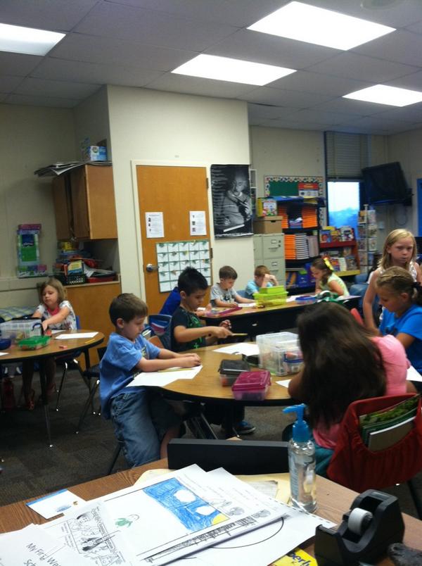 TOPS2ndGrade's tweet image. 8:20am and all assignment books filled out and checked, handwriting is being peer checked... #routineisKey