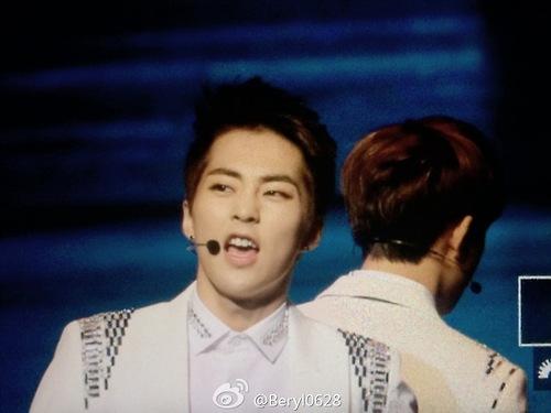 BuhDe00IgAMhlEB.jpg:large