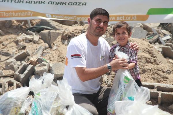 ACTforHumanity's tweet photo. Usirlah segala keraguan yg hinggap di hati kami ketika hendak membantu saudara kami di Gaza ya Rabb…
#DoaUntukGaza https://t.co/Dds5fdeiRV